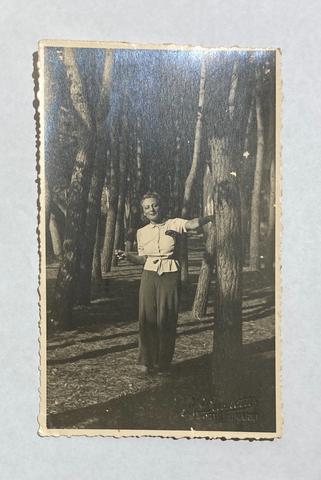 Cinema, Attori Celebri: L'Attrice Maria Melato A Forte Dei Marmi. Ritratto Fotografico Con Dedica Autografa.