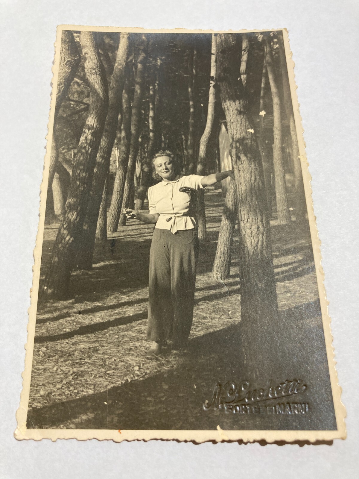 Cinema, Attori Celebri: L'Attrice Maria Melato A Forte Dei Marmi. Ritratto Fotografico Con Dedica Autografa.