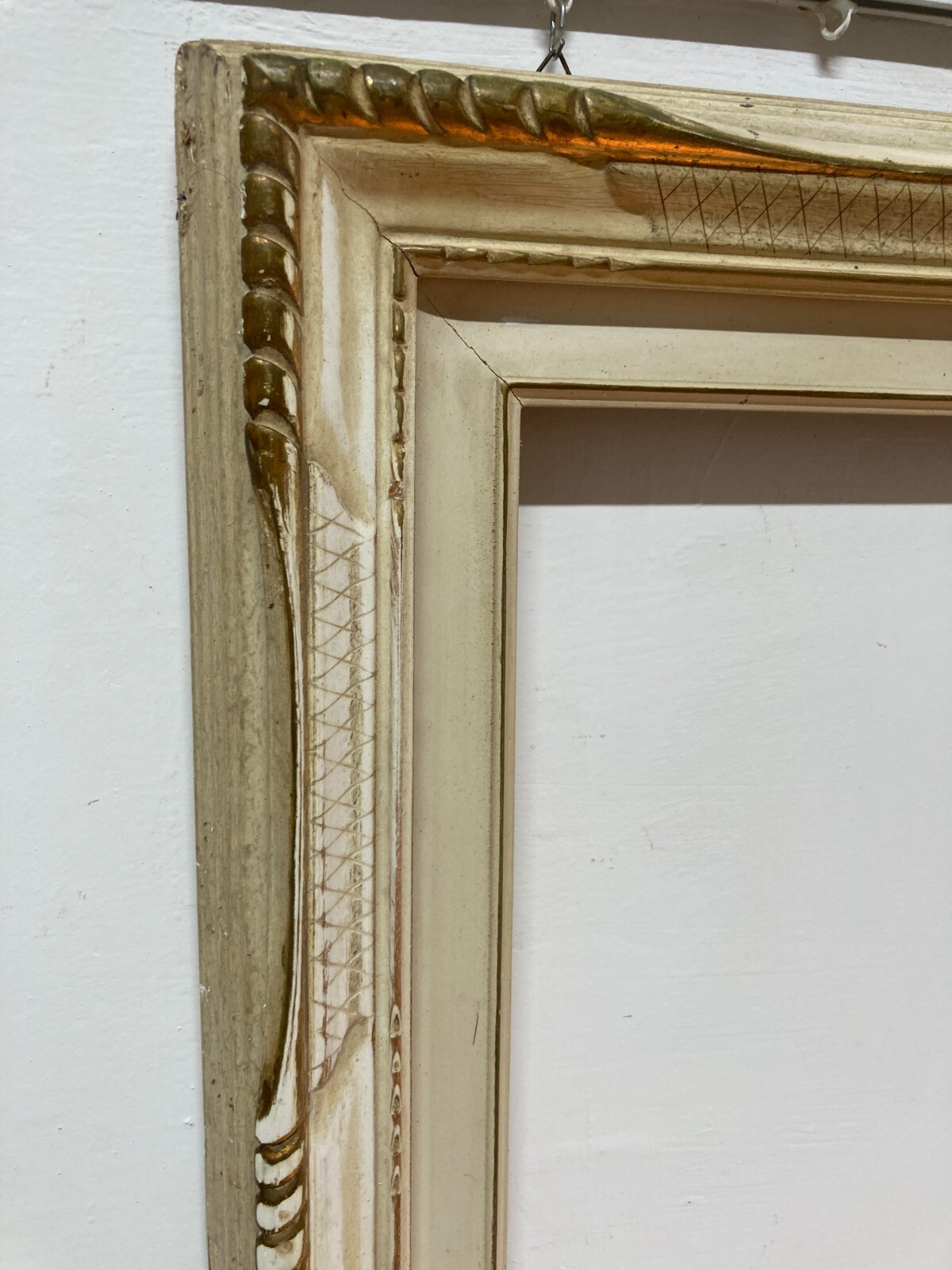Cornice Decorativa In Legno Laccato E Parzialmente Dorato