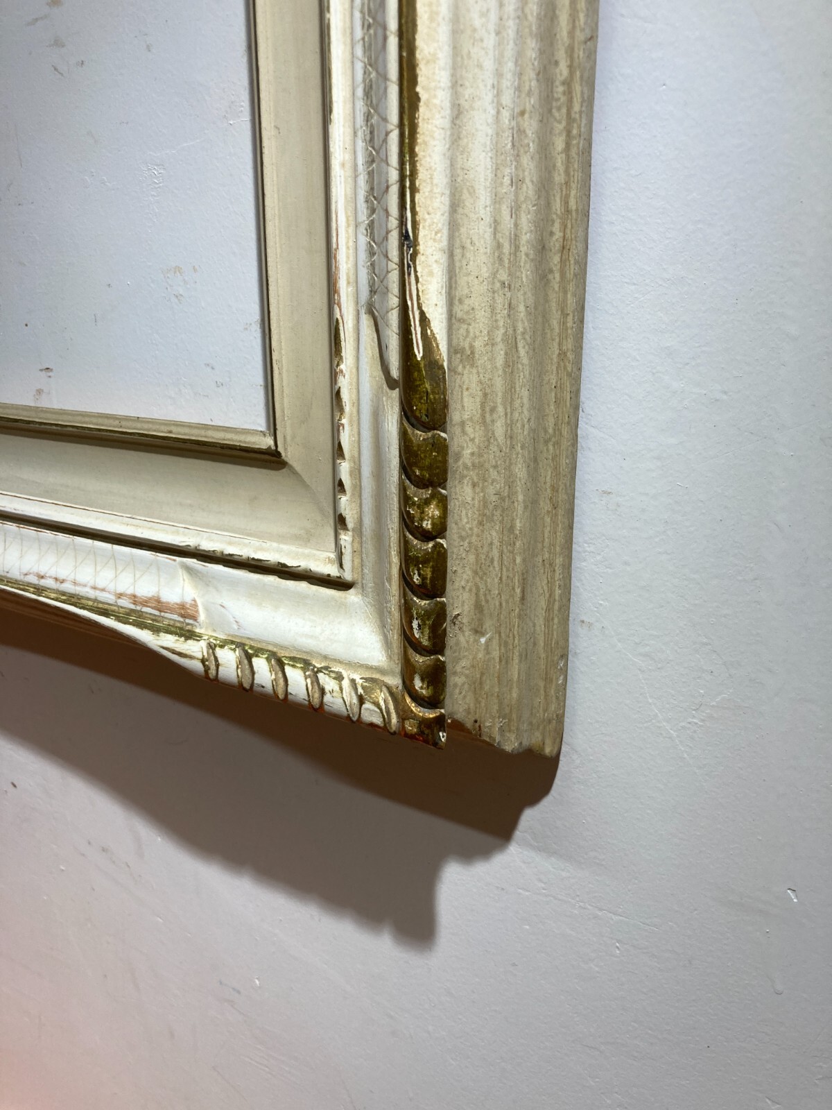 Cornice Decorativa In Legno Laccato E Parzialmente Dorato