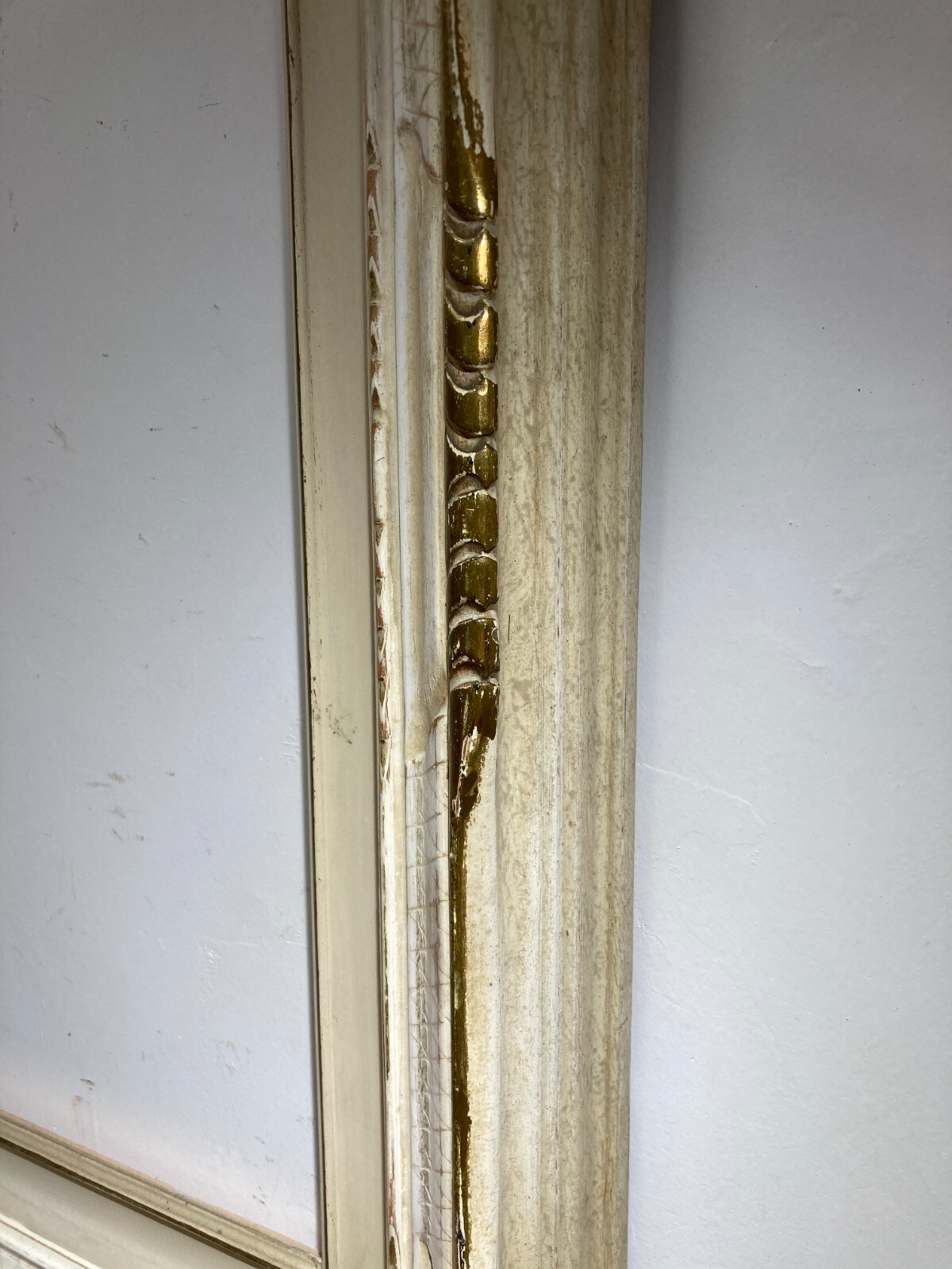 Cornice Decorativa In Legno Laccato E Parzialmente Dorato