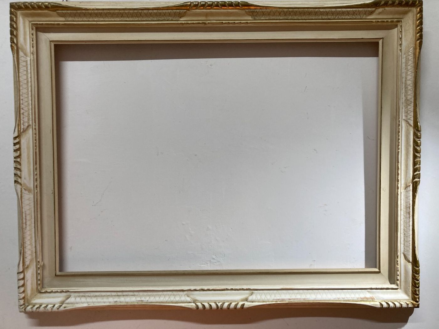 Cornice Decorativa In Legno Laccato E Parzialmente Dorato
