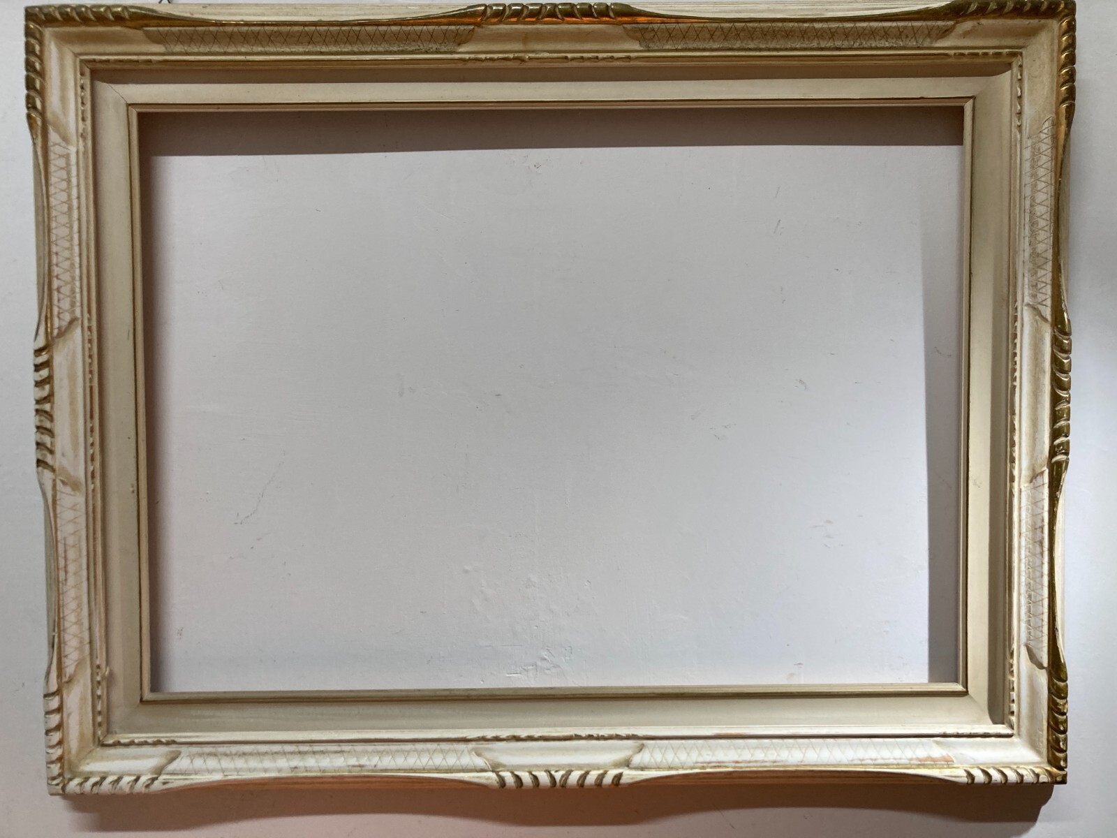 Cornice Decorativa In Legno Laccato E Parzialmente Dorato