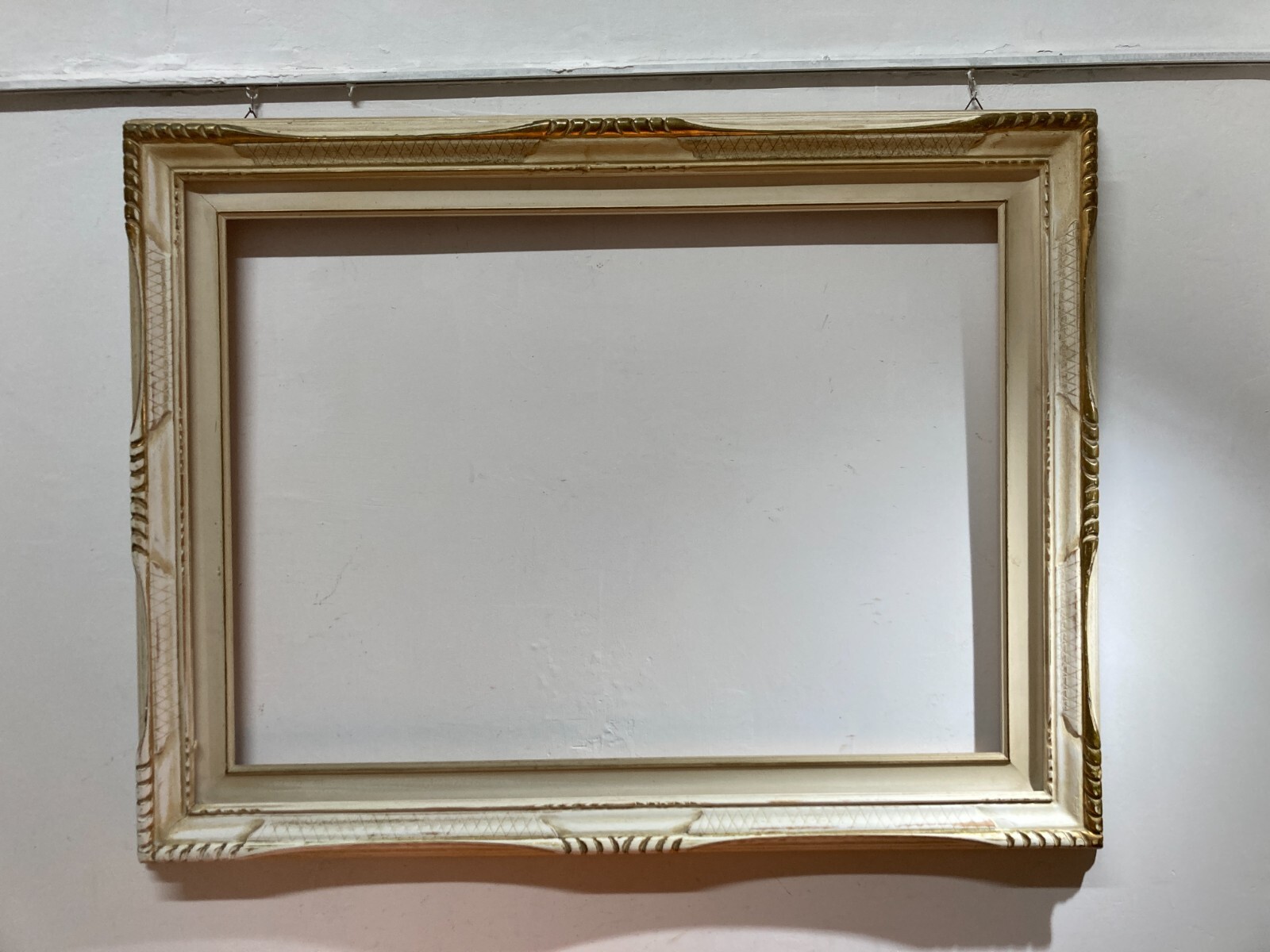 Cornice Decorativa In Legno Laccato E Parzialmente Dorato