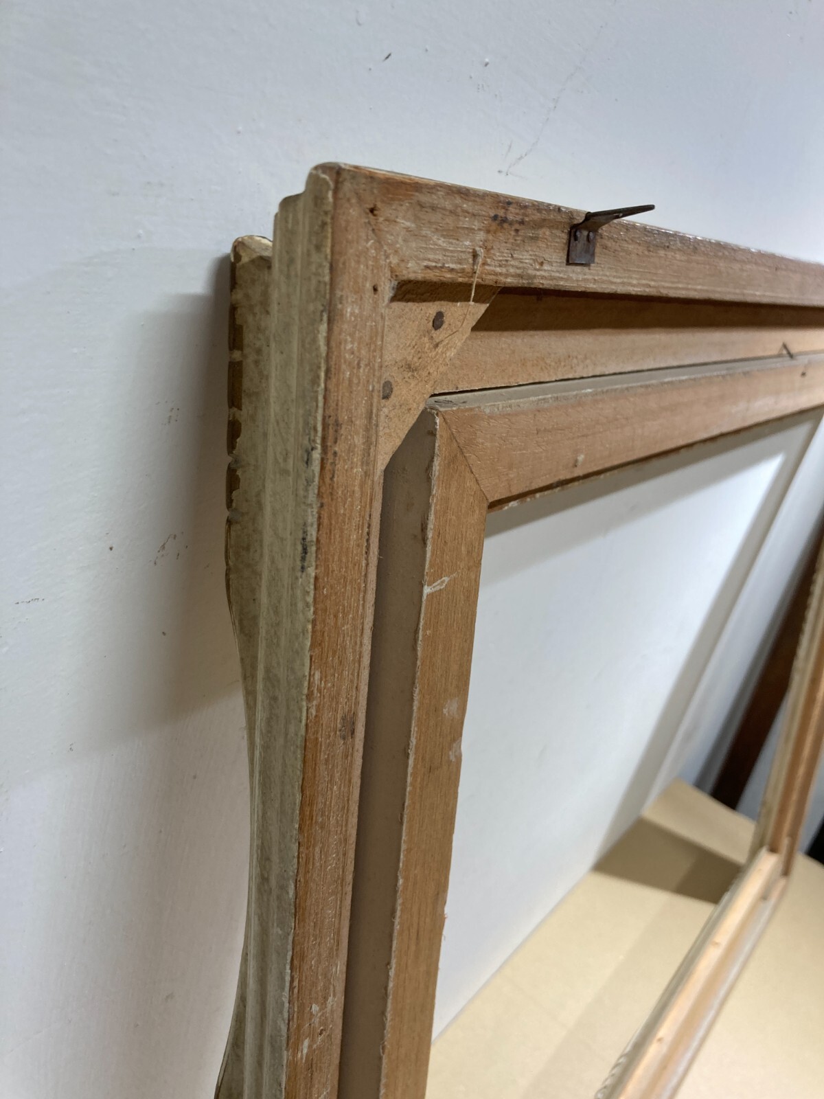 Cornice Decorativa In Legno Laccato E Parzialmente Dorato