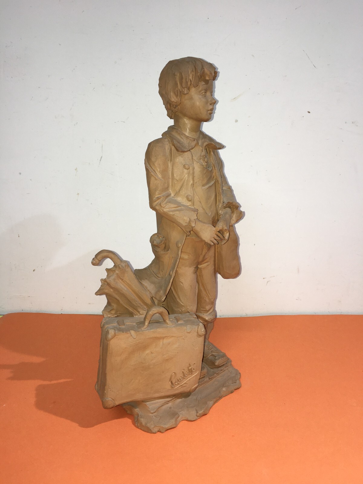Scultura In Terracotta Di Giovane Emigrante, Artista Paoletti