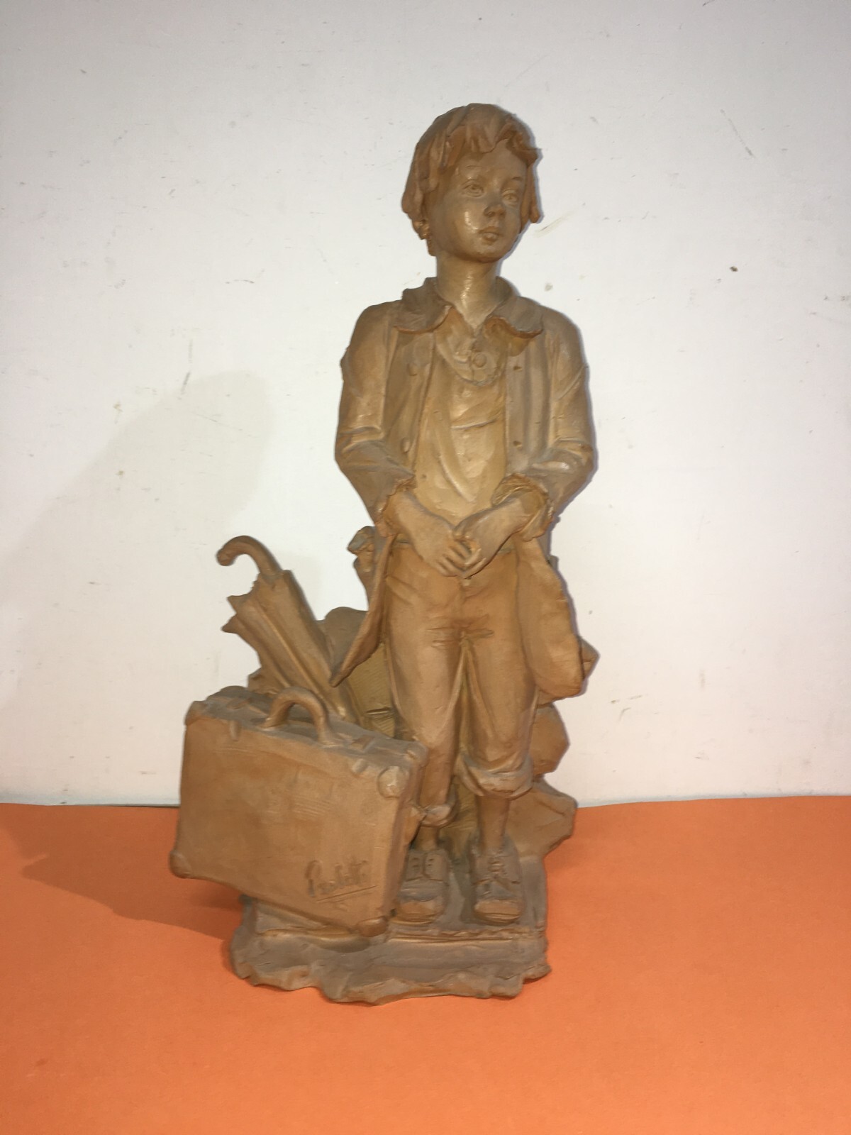 Scultura In Terracotta Di Giovane Emigrante, Artista Paoletti