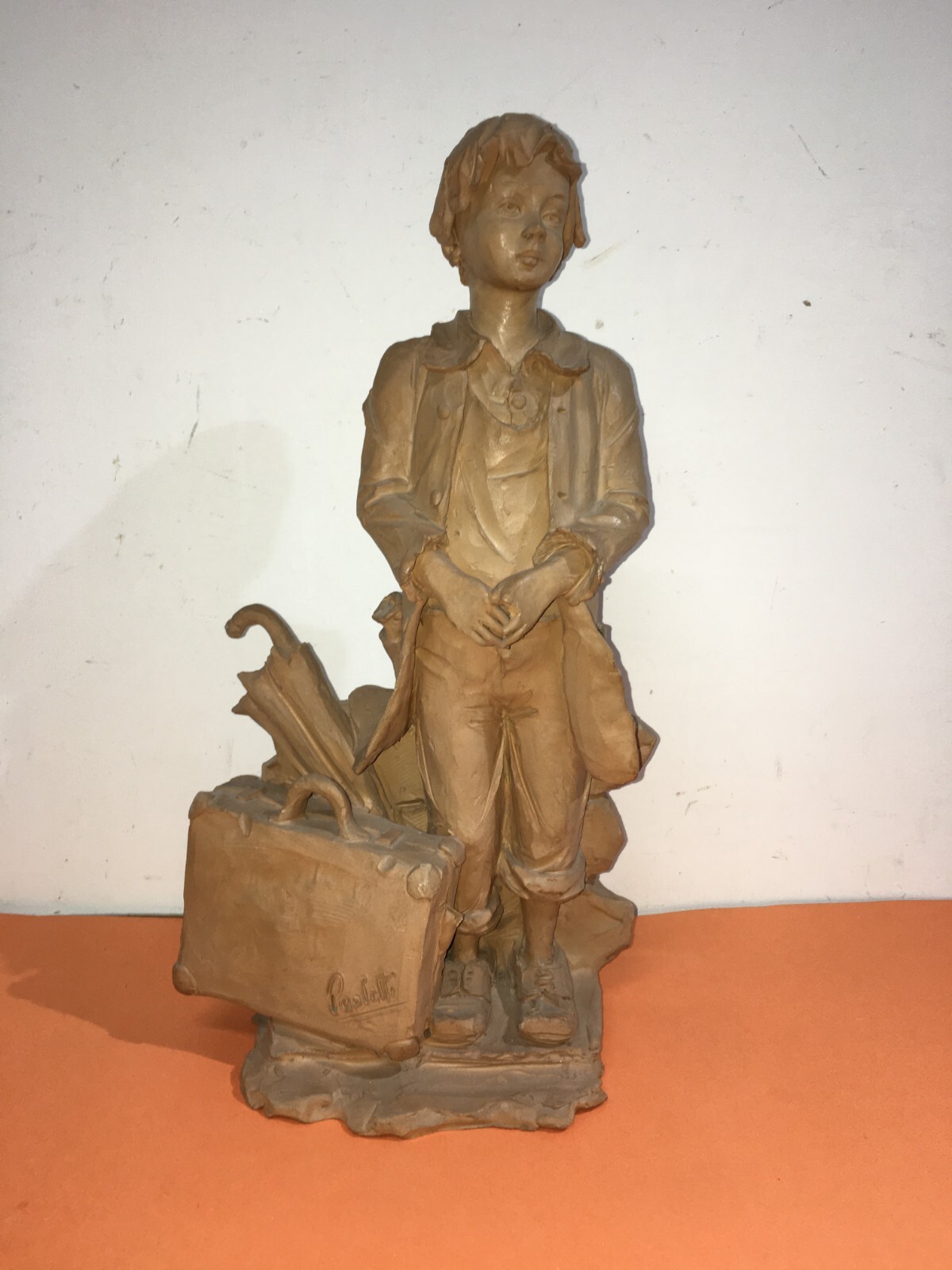 Scultura In Terracotta Di Giovane Emigrante, Artista Paoletti