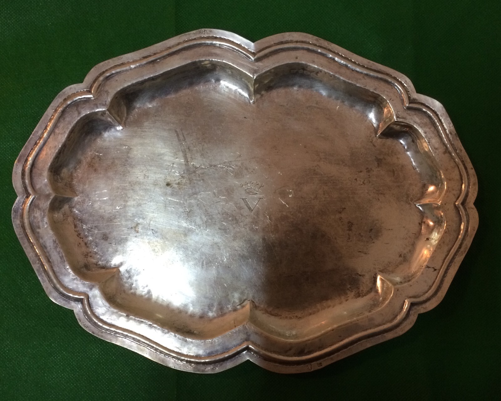 Araldica: Interessante Argenteria Di Famiglia. Decorativo Piatto Ovale Con V Coronata