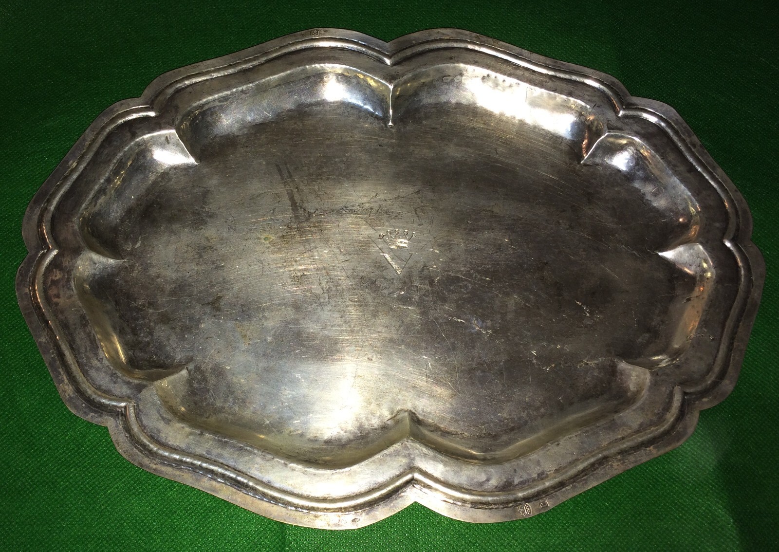 Araldica: Interessante Argenteria Di Famiglia. Decorativo Piatto Ovale Con V Coronata