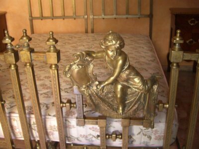 Antica Coppia Di Letti Singoli Trasformabili In Matrimoniale Con Puttini In Bronzo