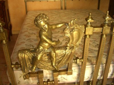 Antica Coppia Di Letti Singoli Trasformabili In Matrimoniale Con Puttini In Bronzo