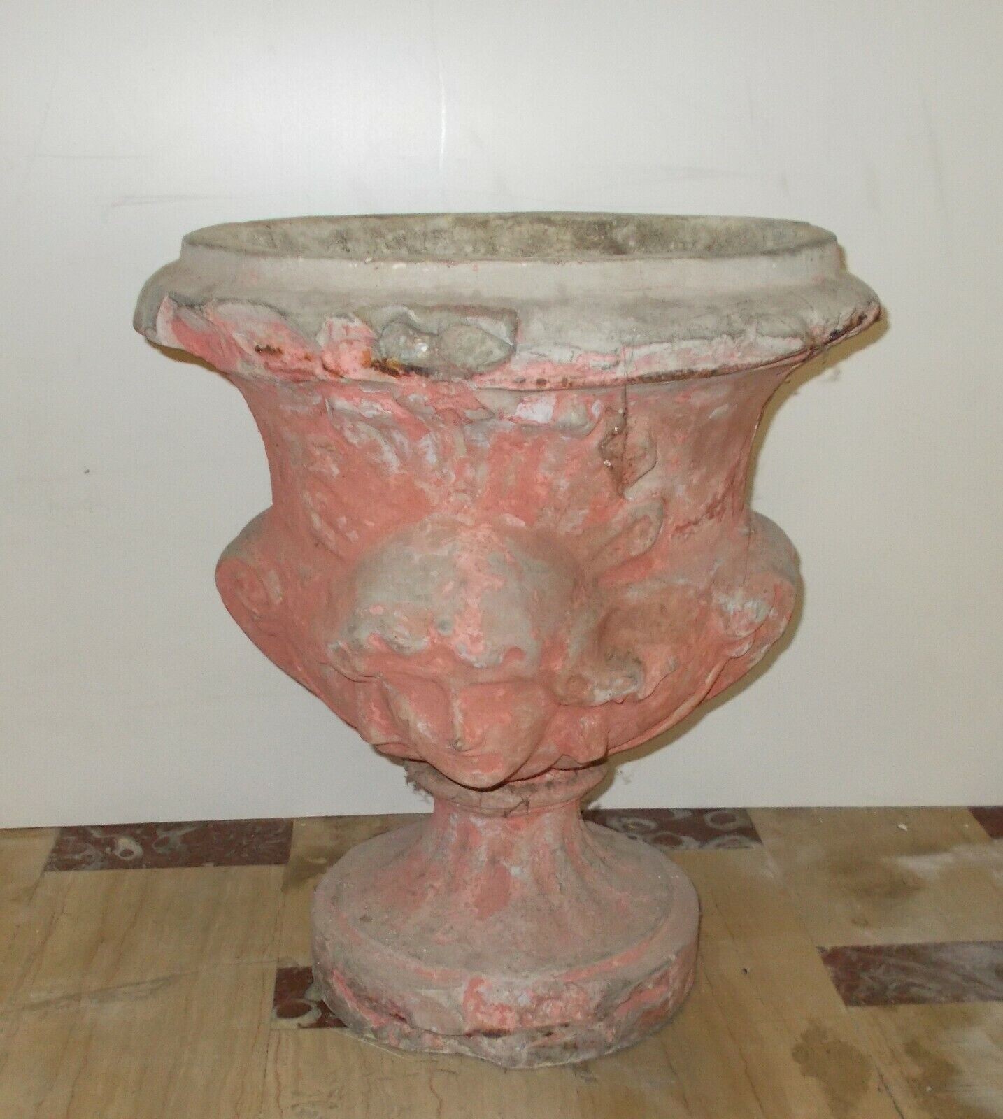 Vaso Decorativo Figurato Per Piante In Cemento, Anni '30