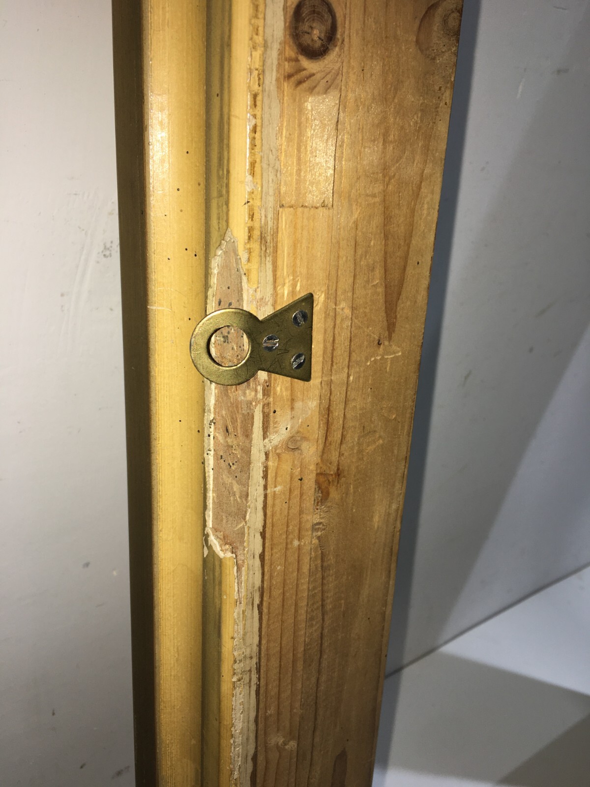 Cornice Antica In Stile Liberty Con Decorazioni In Rilievo E Doratura