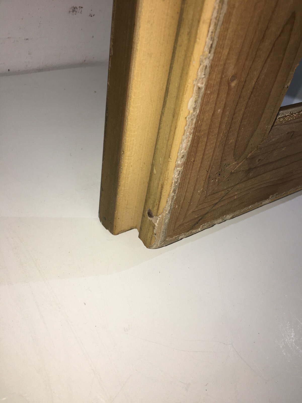 Cornice Antica In Stile Liberty Con Decorazioni In Rilievo E Doratura