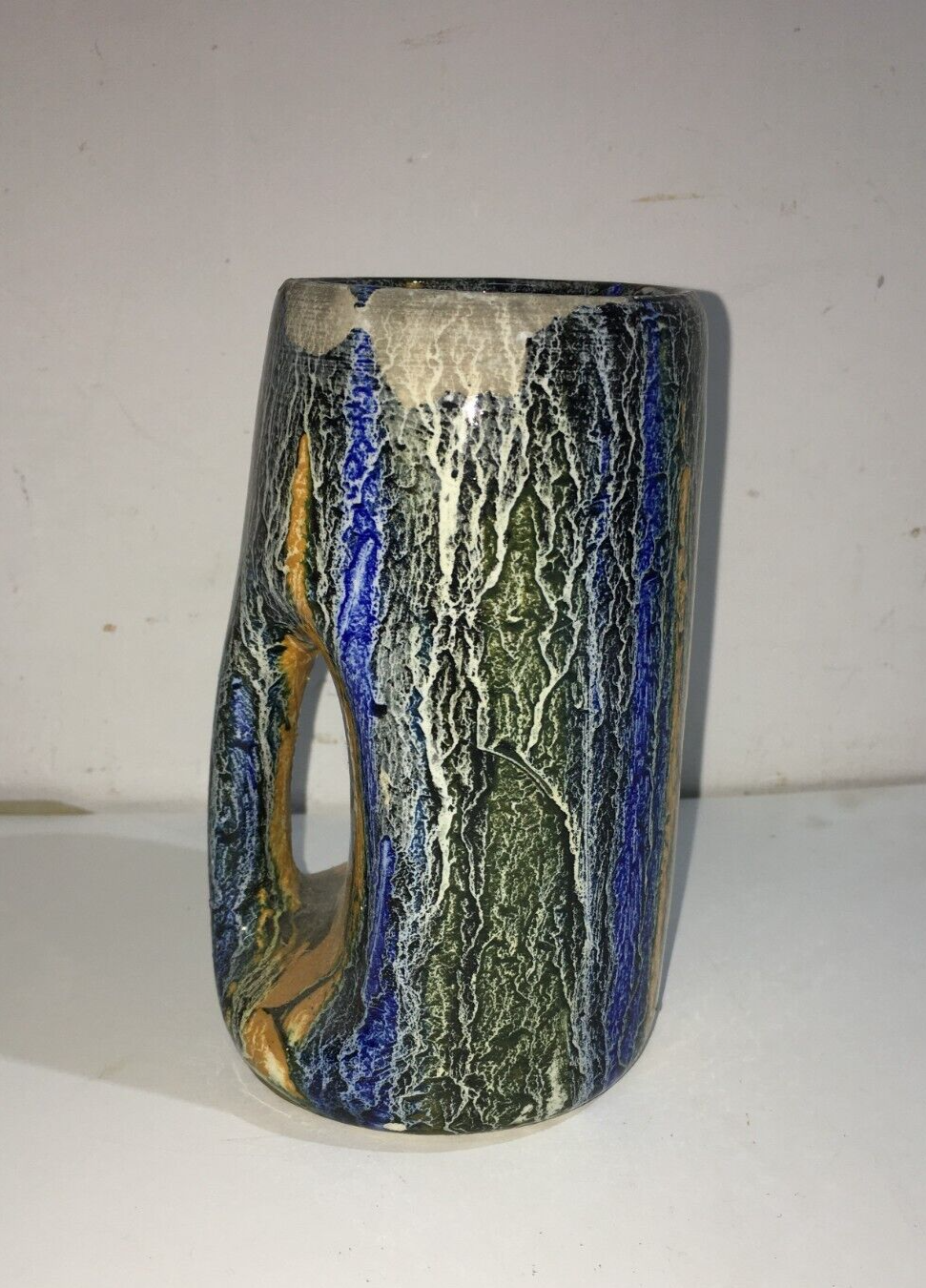 Soprammobile Decorativo In Ceramica, Bicchiere Con Decoro Policromo Informale