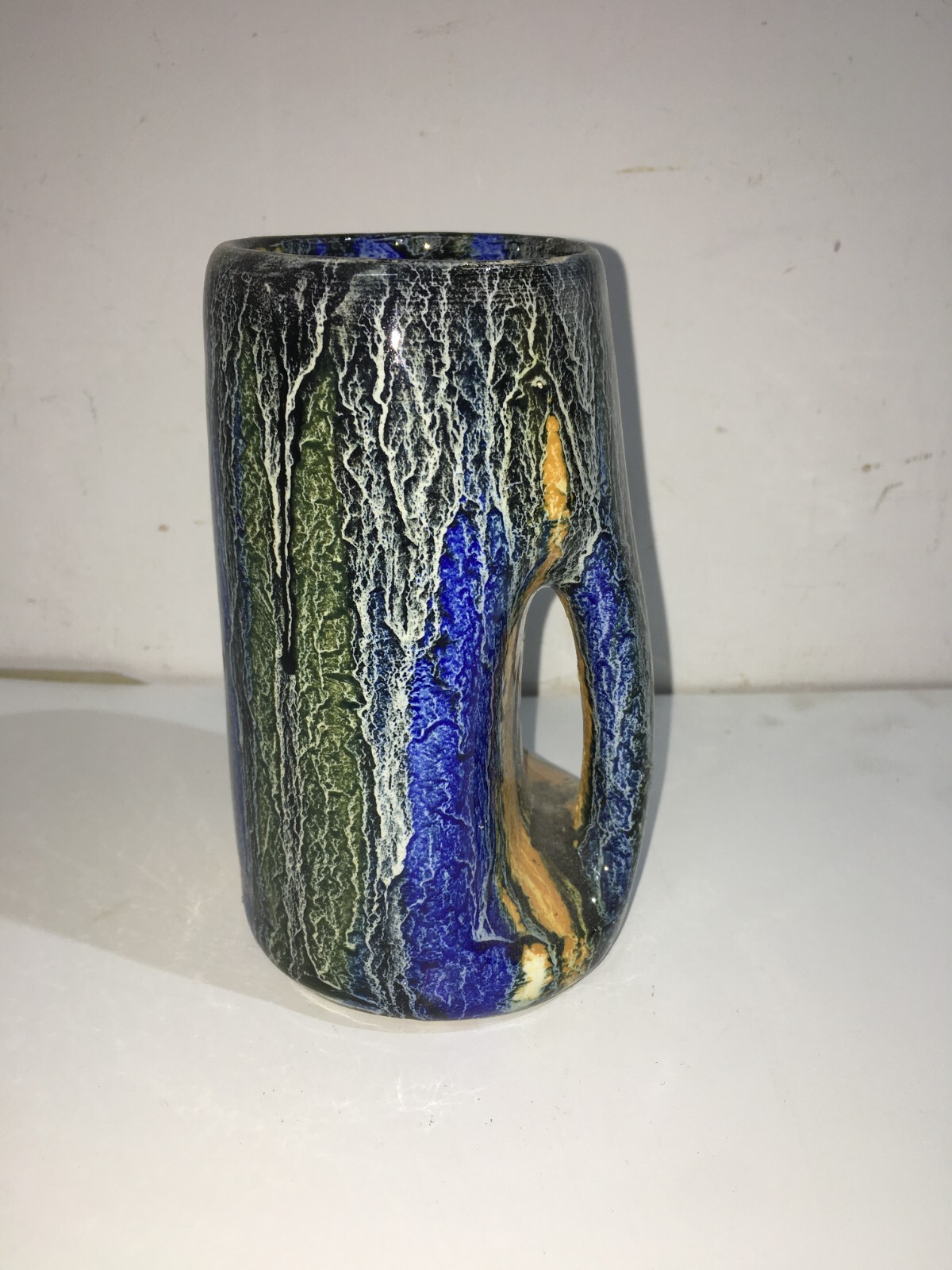 Soprammobile Decorativo In Ceramica, Bicchiere Con Decoro Policromo Informale