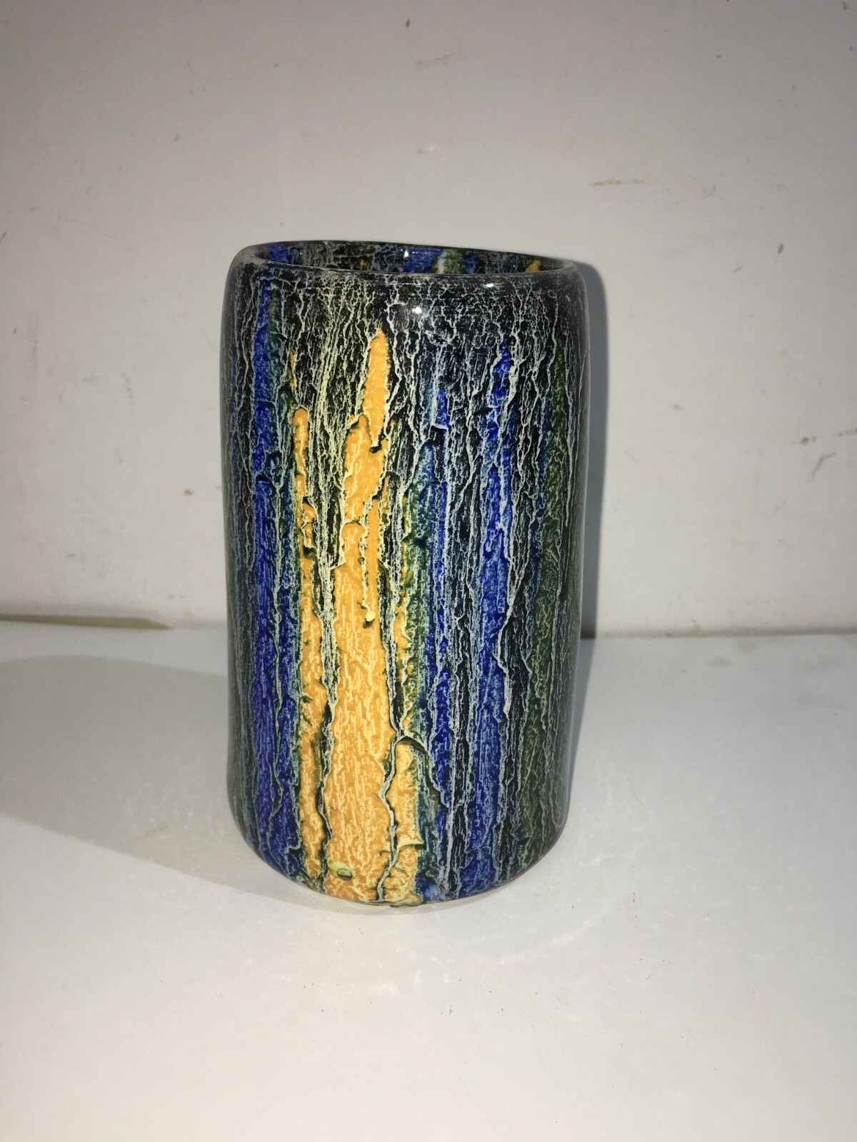 Soprammobile Decorativo In Ceramica, Bicchiere Con Decoro Policromo Informale