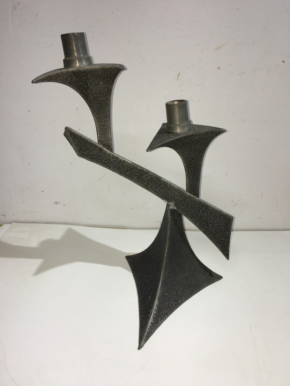 Candelabro In Peltro Stile Modernariato, Metà Del XX Secolo