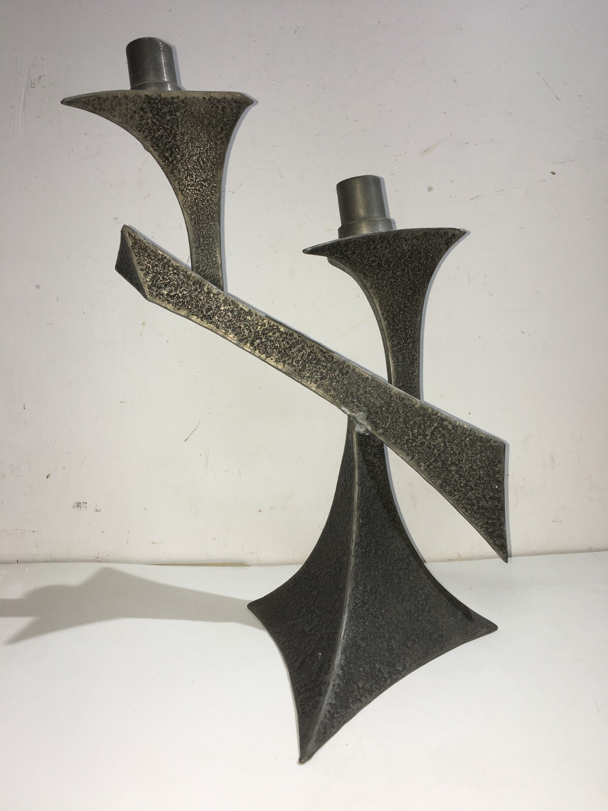 Candelabro In Peltro Stile Modernariato, Metà Del XX Secolo