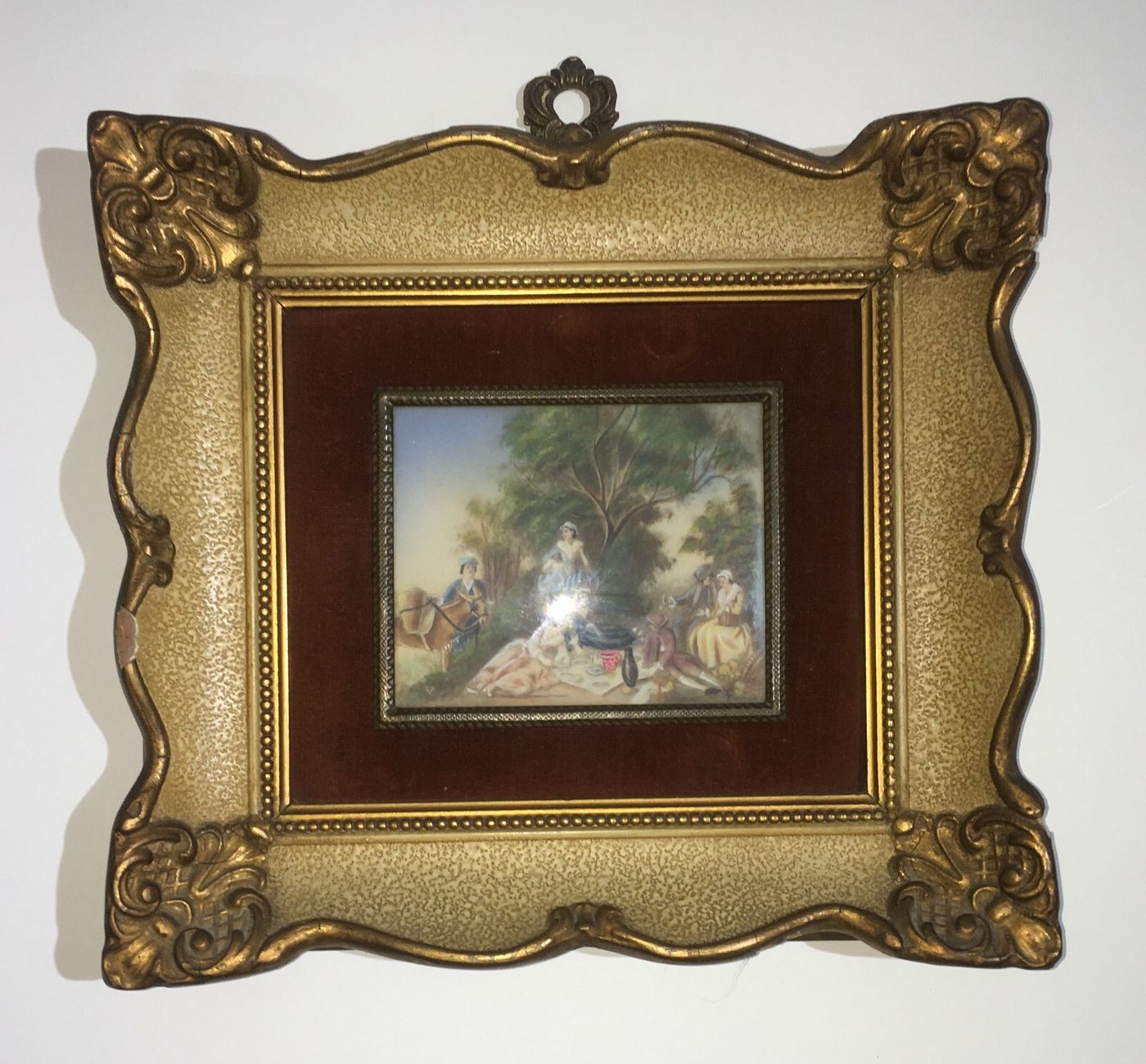 Miniatura Dipinta Con Scena Di Picnic E Donne In Abito d'Epoca