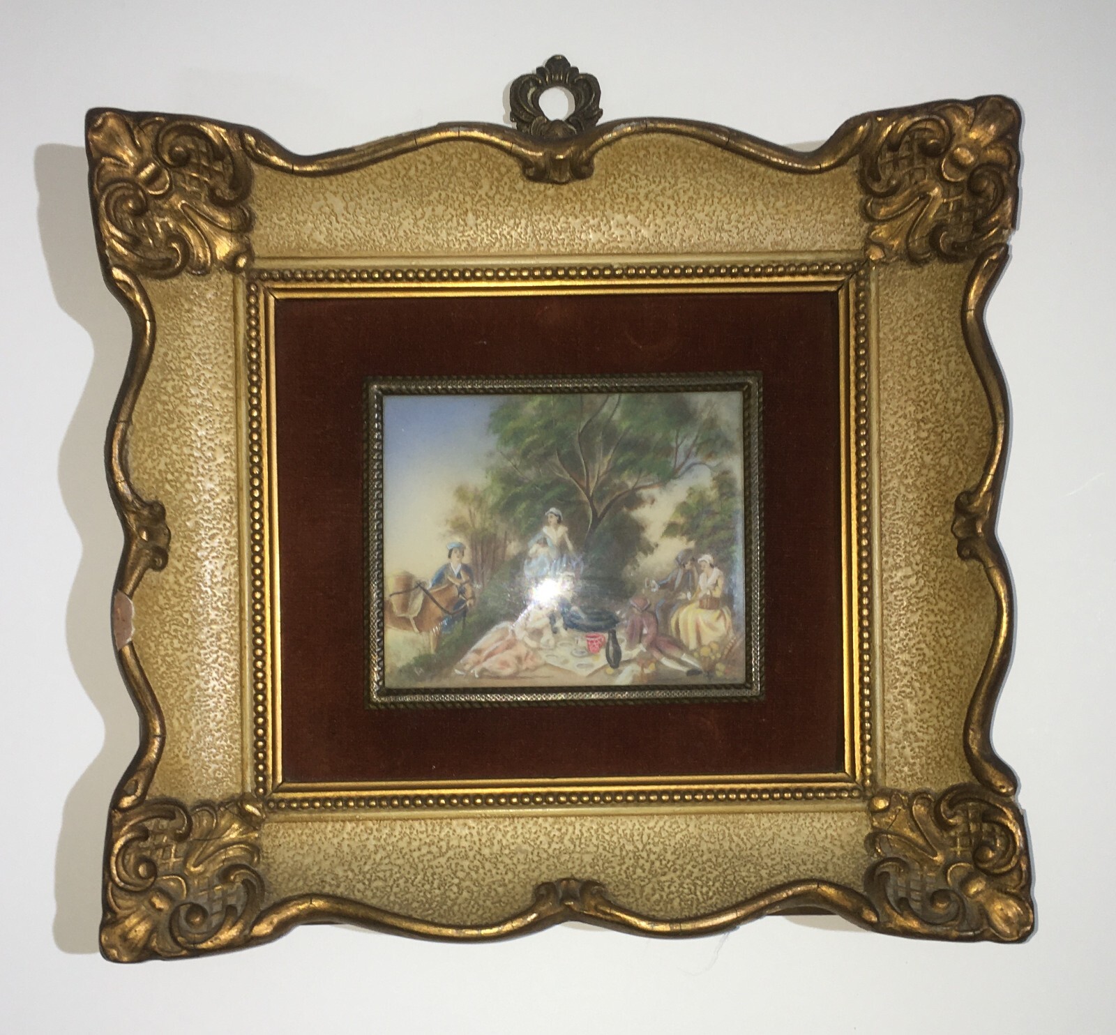 Miniatura Dipinta Con Scena Di Picnic E Donne In Abito d'Epoca