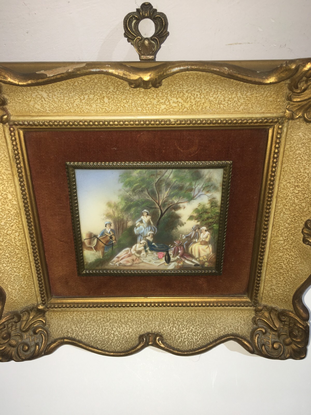 Miniatura Dipinta Con Scena Di Picnic E Donne In Abito d'Epoca