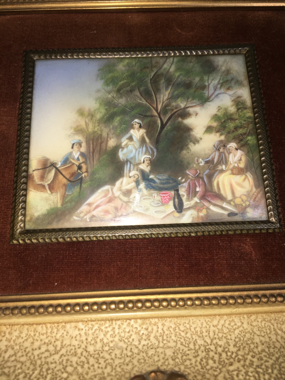 Miniatura Dipinta Con Scena Di Picnic E Donne In Abito d'Epoca