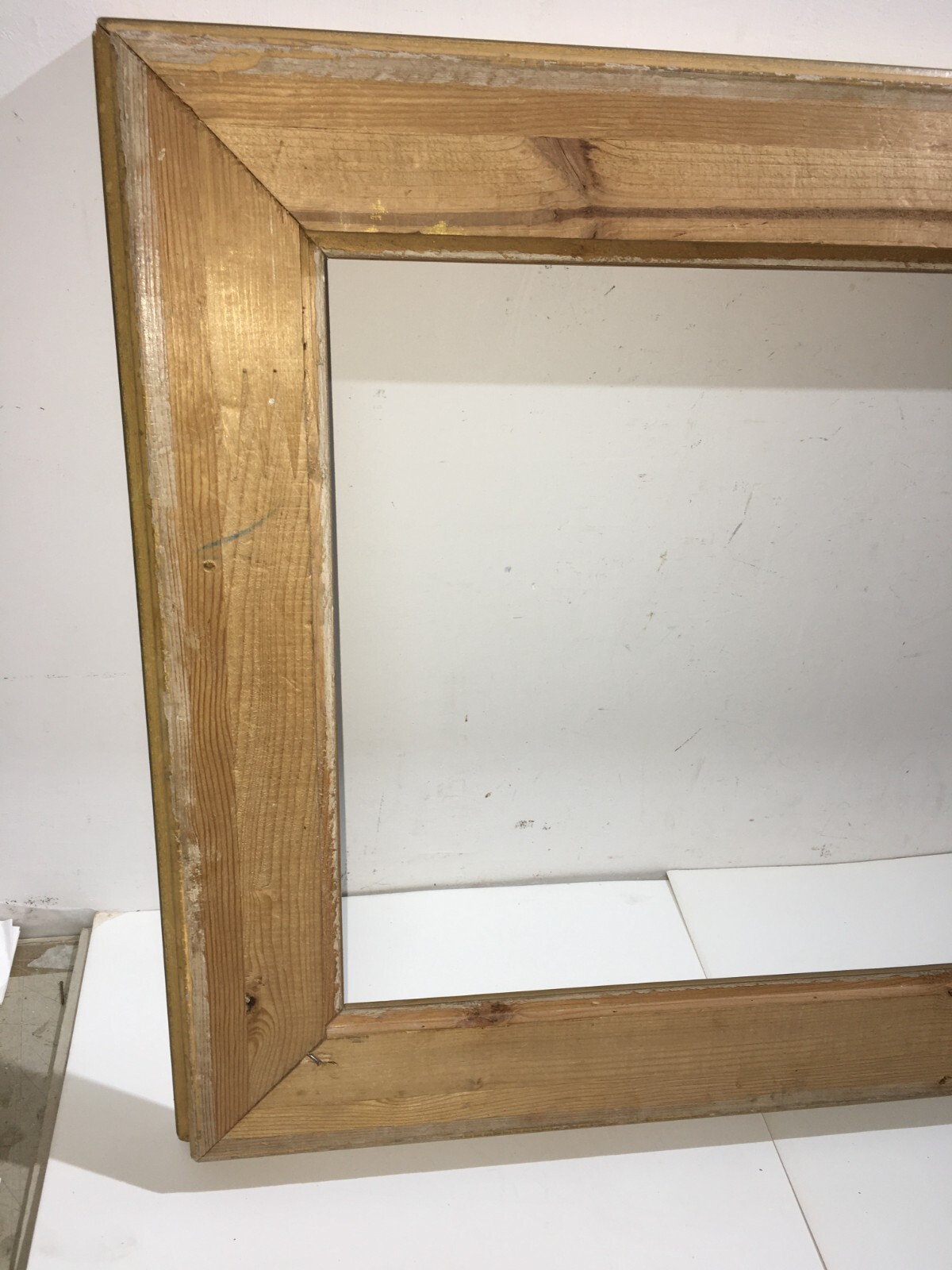 Antica Cornice Con Artistica Lavorazione E Vivace Doratura Per Opere d'Arte O Specchio