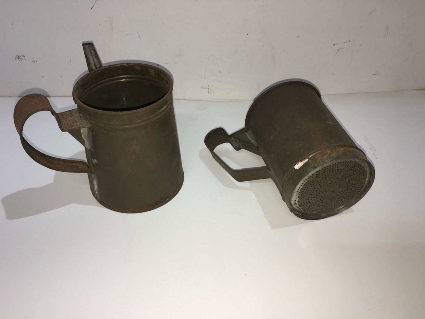 Antica Caffettiera Artigianale In Metallo