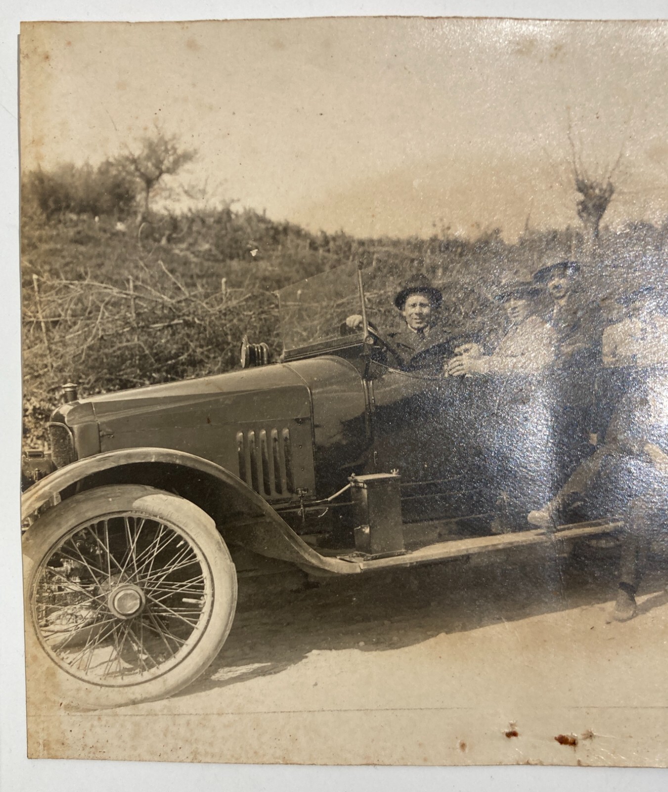 Automobilismo, Auto d'Epoca: Antica Foto Storica, Animata Veduta Con Automobile