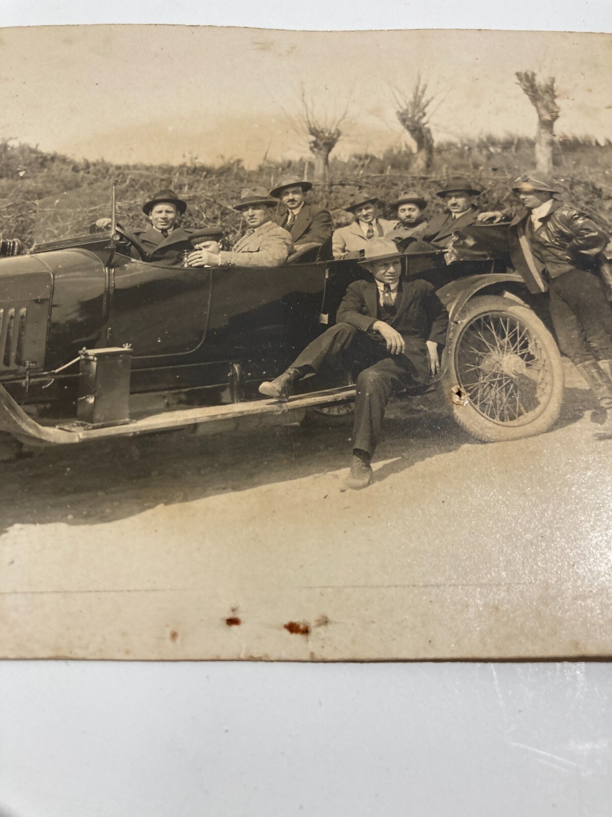 Automobilismo, Auto d'Epoca: Antica Foto Storica, Animata Veduta Con Automobile