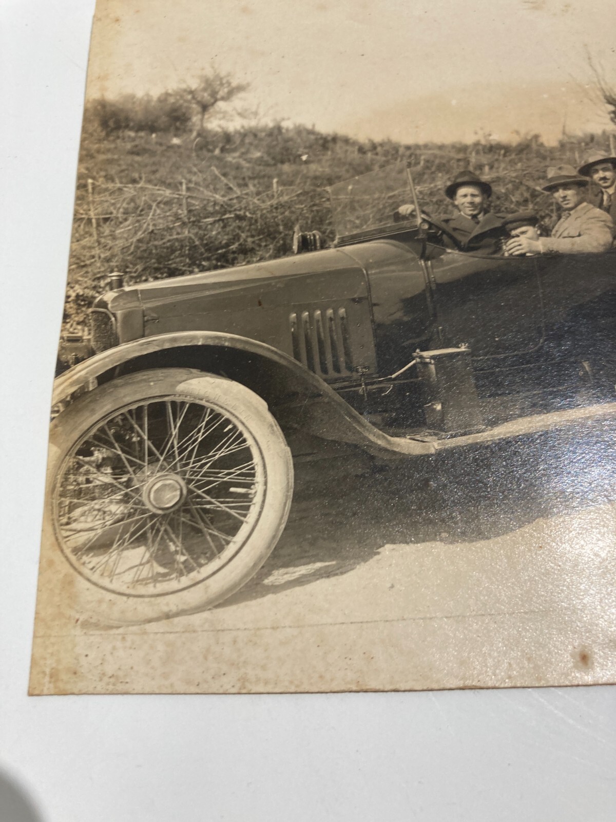 Automobilismo, Auto d'Epoca: Antica Foto Storica, Animata Veduta Con Automobile