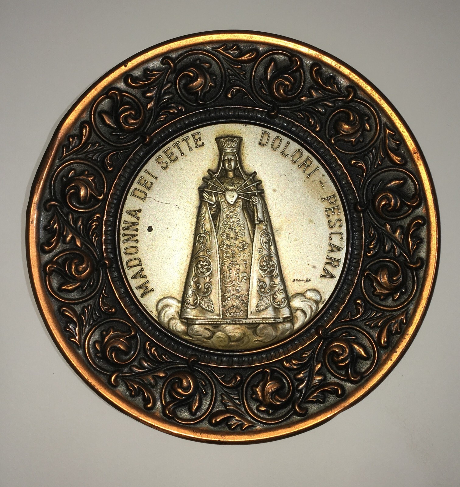 Abruzzo, Pescara: Iconografia Popolare Devozionale Dell'Addolorata, Piatto Decorativo A Sbalzo