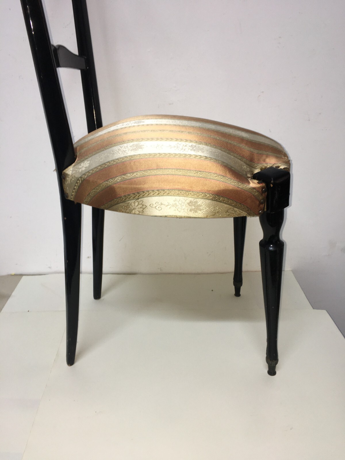 Sedia Stilizzata d'Epoca Da Restaurare (modernariato Design)