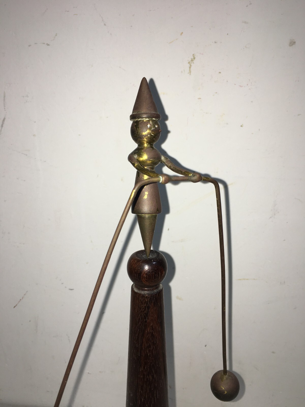 Pinocchio Equilibrista: Scultura Cinetica In Ottone E Legno