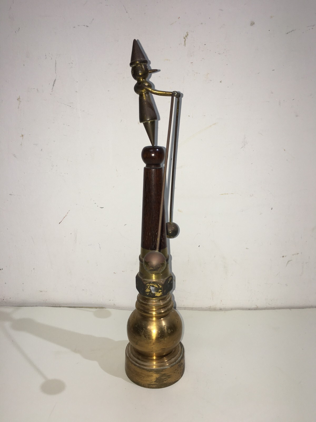 Pinocchio Equilibrista: Scultura Cinetica In Ottone E Legno