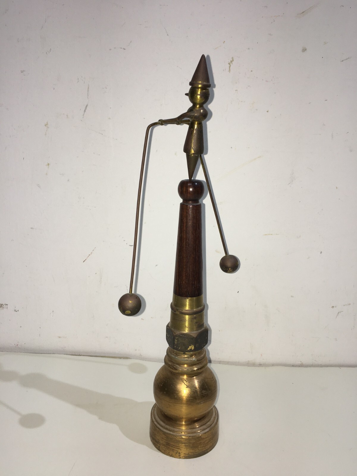 Pinocchio Equilibrista: Scultura Cinetica In Ottone E Legno