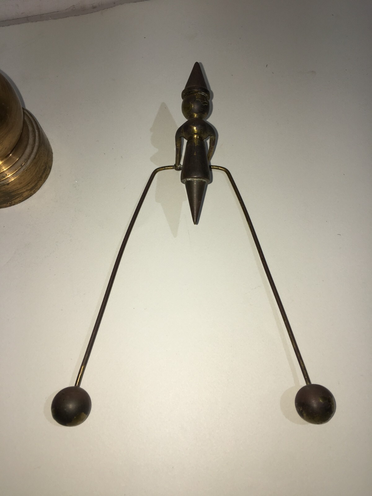 Pinocchio Equilibrista: Scultura Cinetica In Ottone E Legno