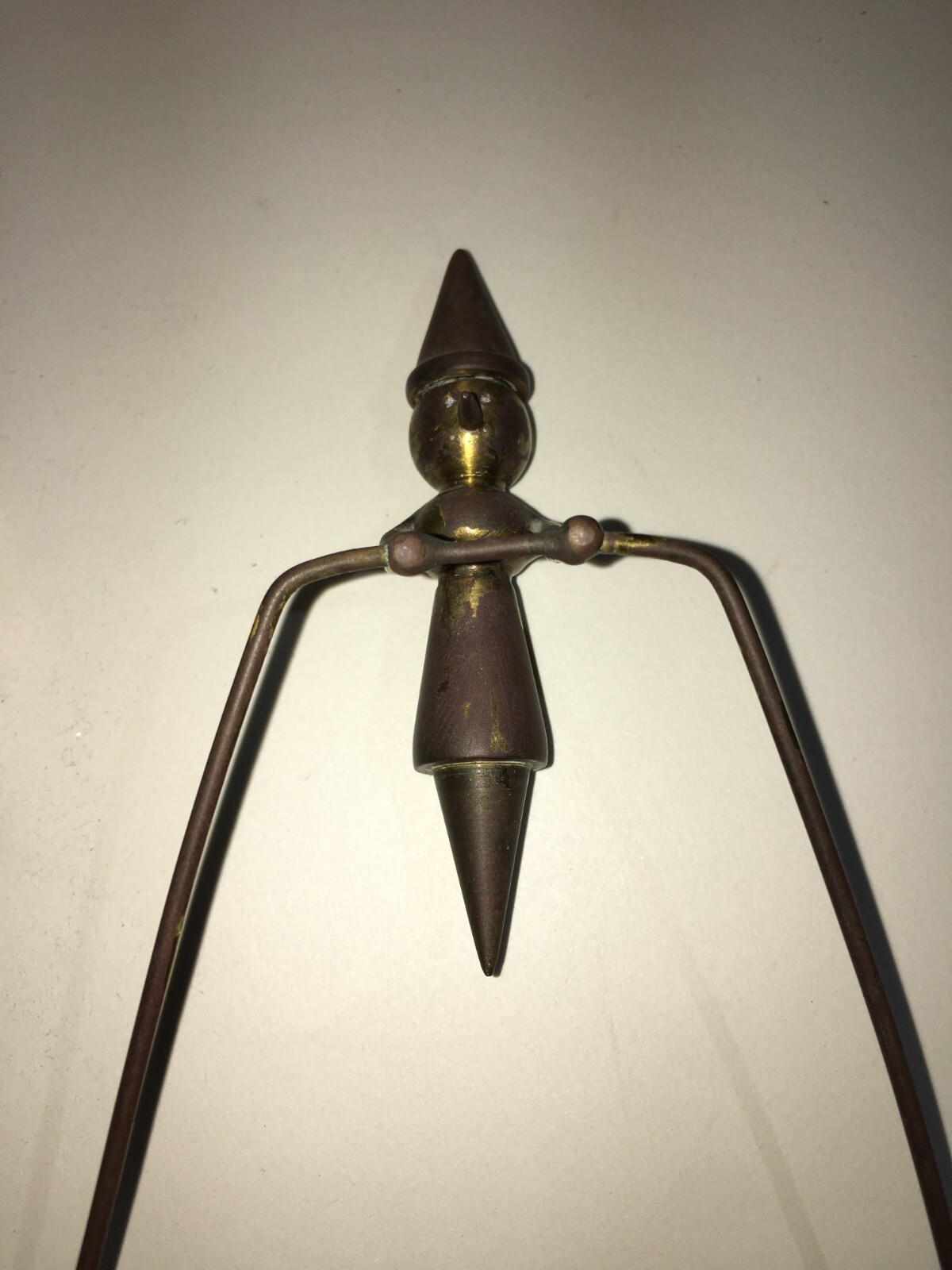 Pinocchio Equilibrista: Scultura Cinetica In Ottone E Legno