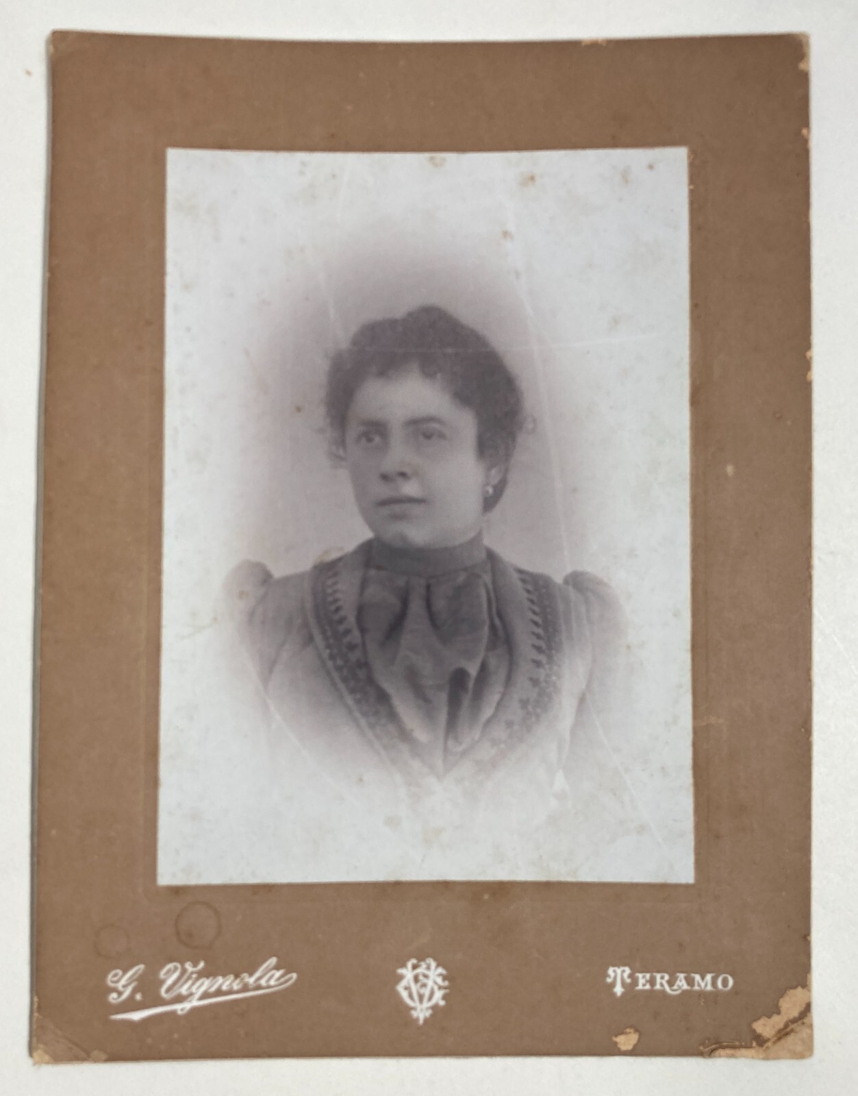 Fotografia Da Collezione: Ritratto Di Gentildonna, Abruzzo, Teramo, Fotografo Vignola