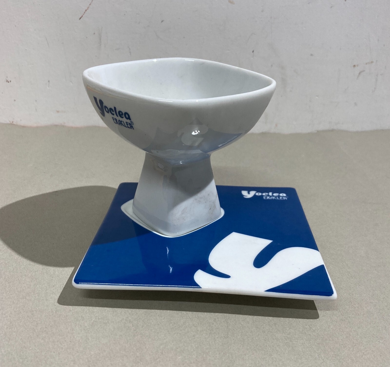 Soprammobile Da Collezione Yoclea   Eraclea: Porcellana Pubblicitaria