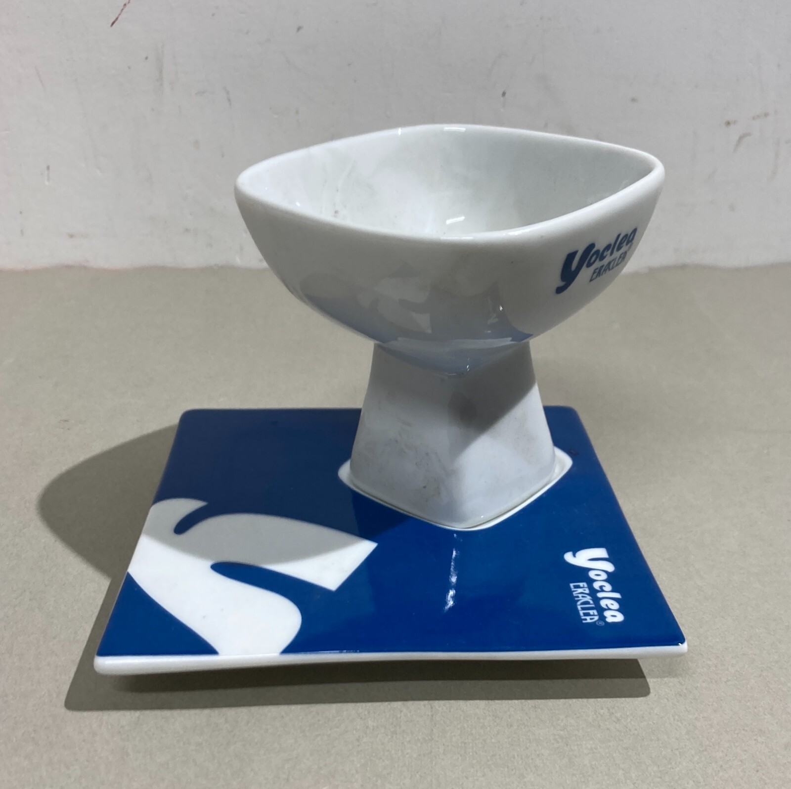 Soprammobile Da Collezione Yoclea   Eraclea: Porcellana Pubblicitaria