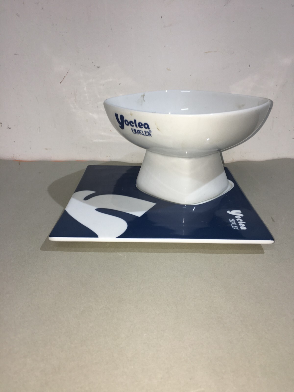 Yoclea Eraclea, Porcellana Pubblicitaria: Grande Tazza Con Piatto Da Collezione