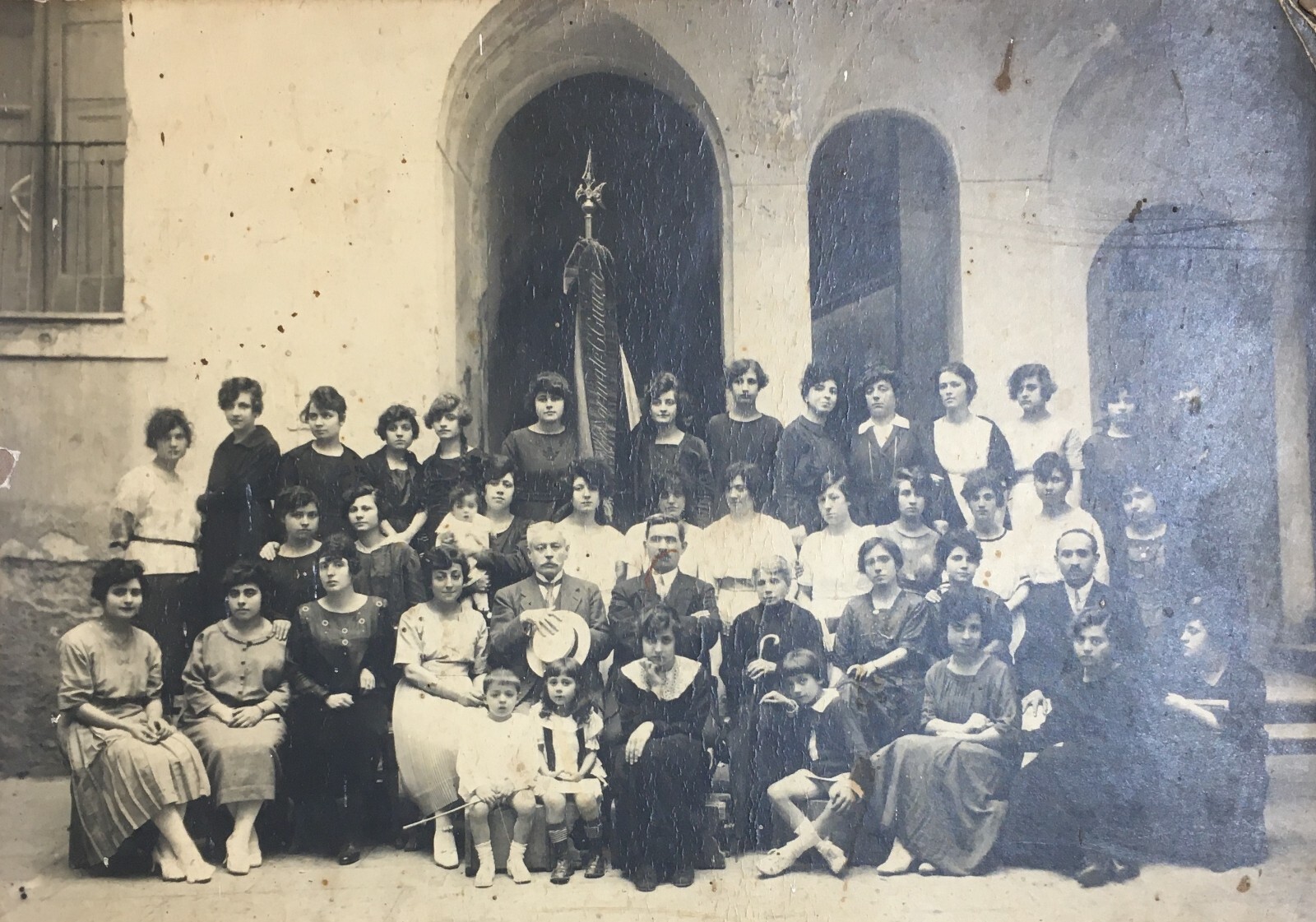 Fotografia Antica Da Collezione: Puglia, Salento, Guacci. Foto Di Gruppo.