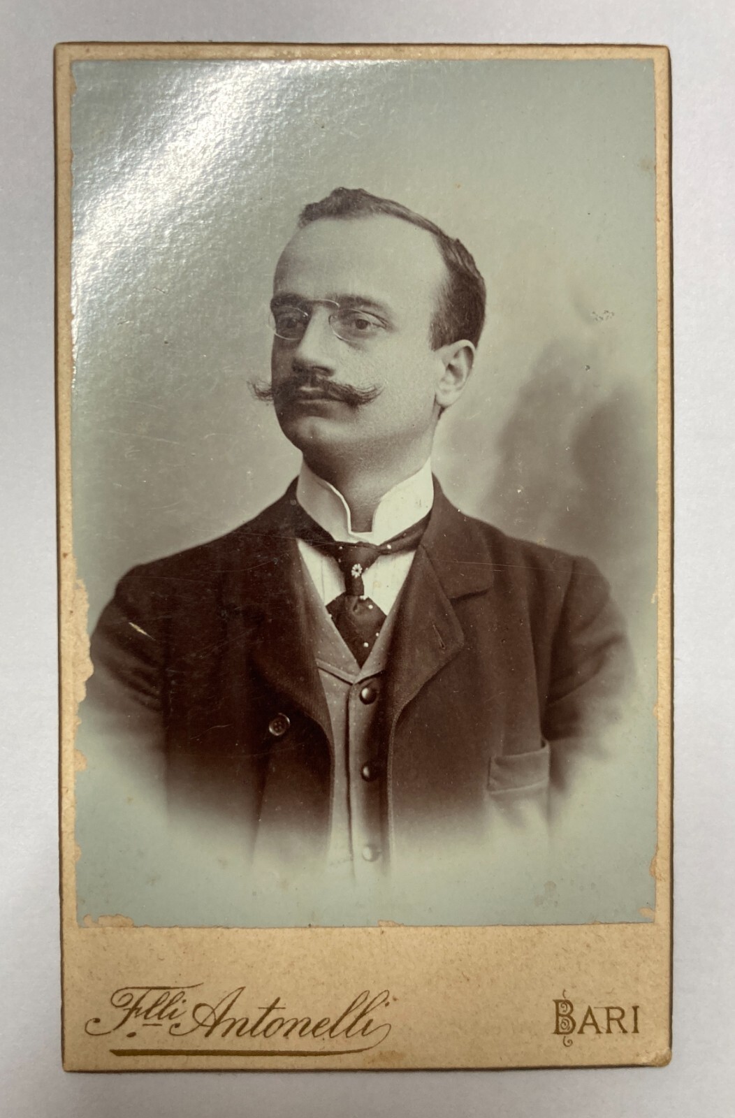 Puglia, Bari: Antica Fotografia Dei Fratelli Antonelli. Ritratto d'Epoca E Araldica