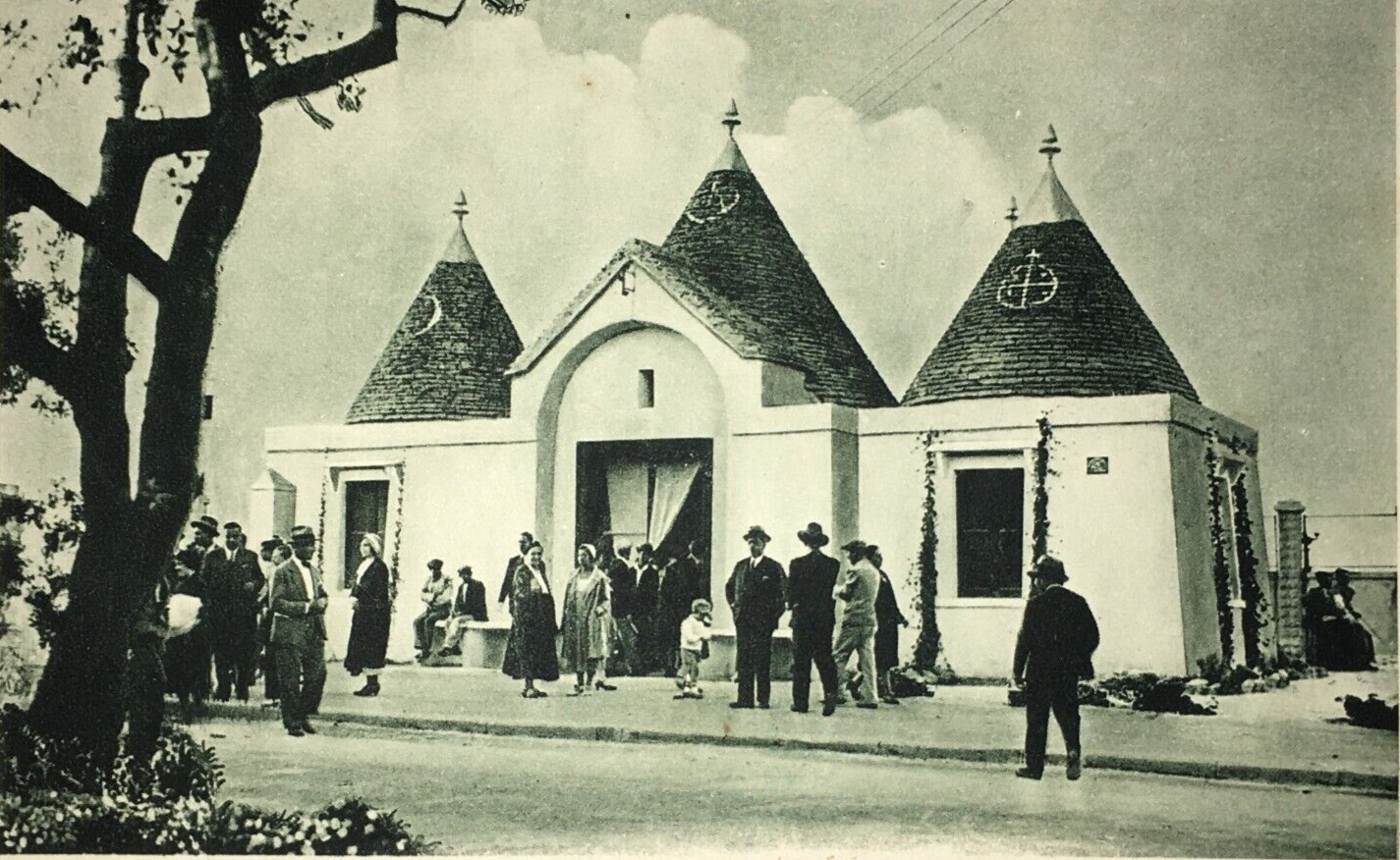 Puglia   Bari   Fiera Del Levante   Trulli   Animata Veduta Fotografica   Foto Ficarelli