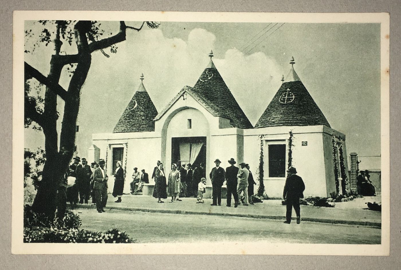 Puglia   Bari   Fiera Del Levante   Trulli   Animata Veduta Fotografica   Foto Ficarelli