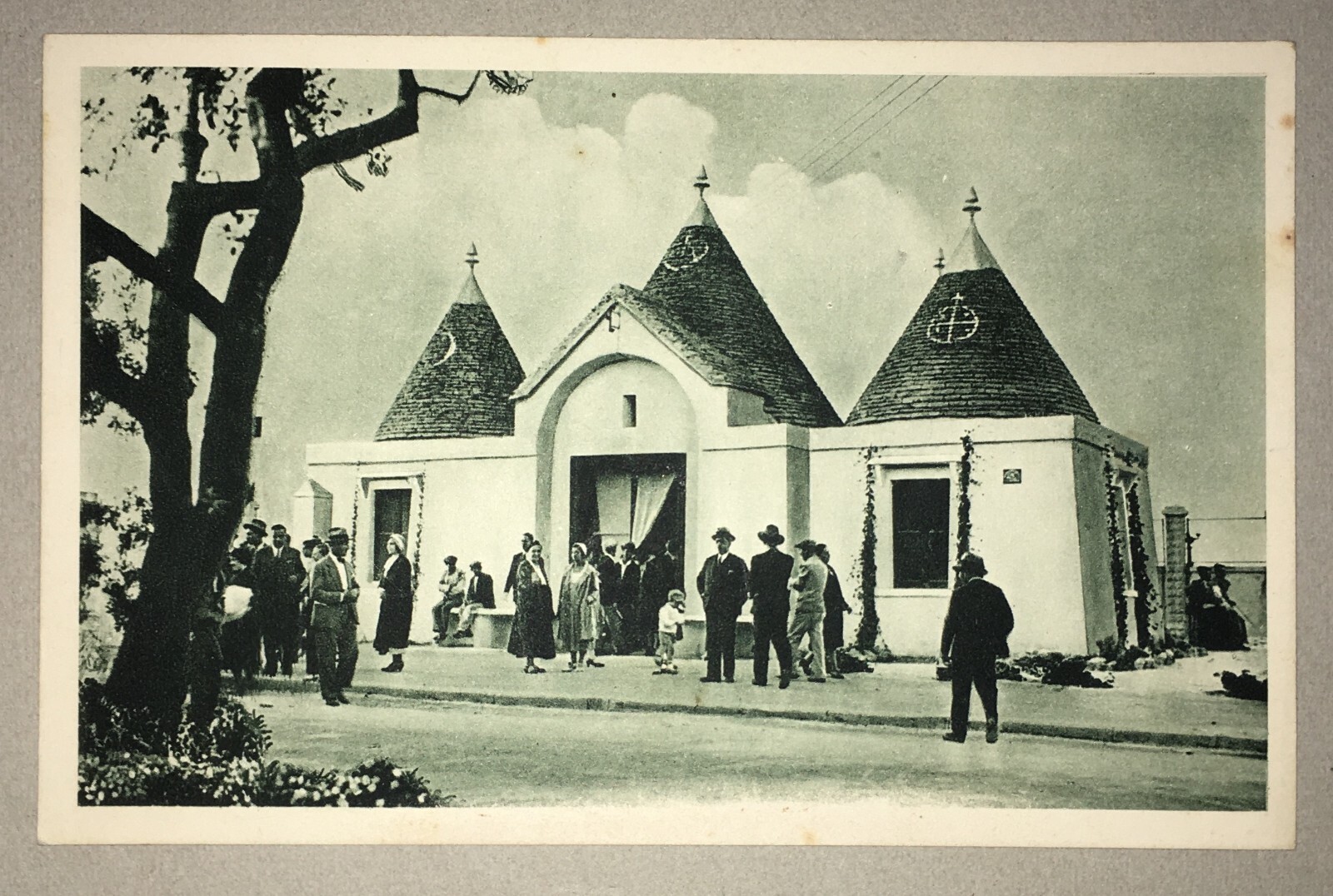 Puglia   Bari   Fiera Del Levante   Trulli   Animata Veduta Fotografica   Foto Ficarelli