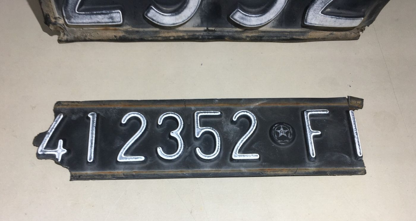Automobilismo: Coppia Di Targhe d'Epoca Dell'Artista Ninon Vaccarella Iannuzzi